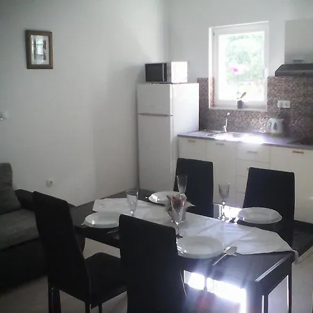 Nin 13172b Apartment